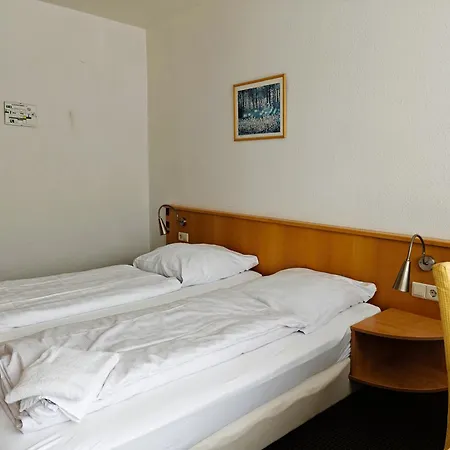 Am Linnenbach Отель *
